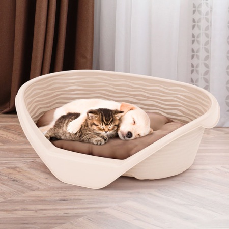 Лежанка пластиковая с подушкой бежевый/М8399